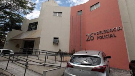 PCERJ's tweet photo. A #26DP prendeu o chefe de uma organização criminosa de tráfico de drogas que atua em Rio das Ostras. Ele é uma das lideranças de uma organização criminosa de tráfico de drogas e um dos traficantes mais atuantes da região Norte Fluminense. https://t.co/M9OupKkxyW https://t.co/VYwLZOXE4z