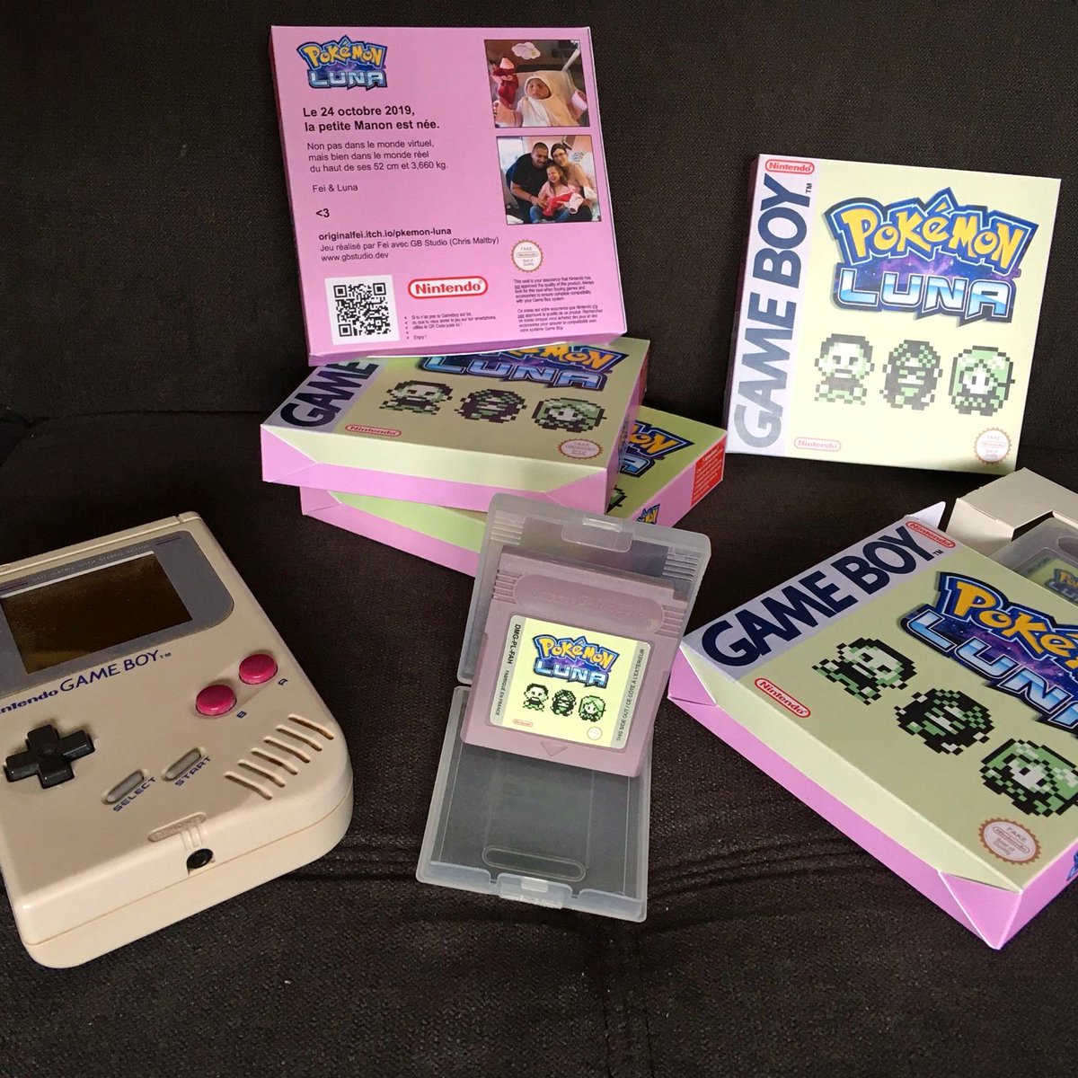 recalbox's tweet photo. 🔥 EXCLU - POKÉMON LUNA 🔥
Connaissez-vous Pokémon... LUNA ?! 🤔
Présenté en exclusivité dans le live Recalbox n°112 avec @OriginalFei de @assoRGC, Pokemon LUNA n'est autre que... le faire-part de naissance de Manon, la fille de notre invité ! 😍🥰👶 https://t.co/JoCktkx9kA