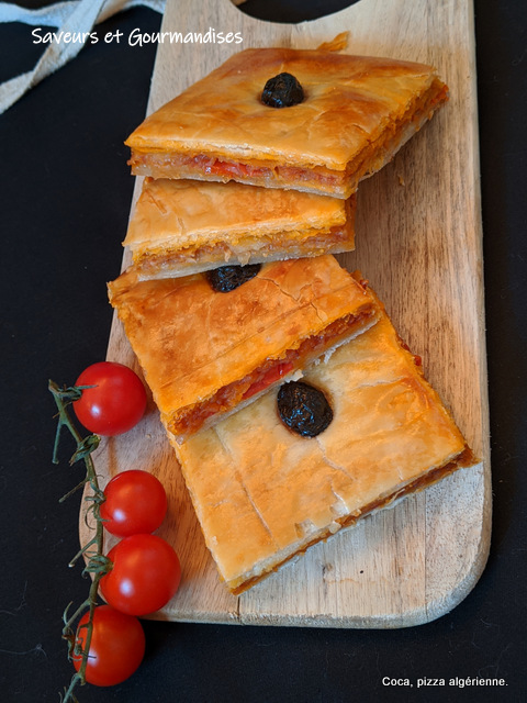 Nadjibella's tweet photo. Street food algérienne : La coca ou pizza couverte.
Tous les détails : https://t.co/eG5o9dnec5
#cuisinealgérienne, #streetfood https://t.co/iR2NiKcVlS