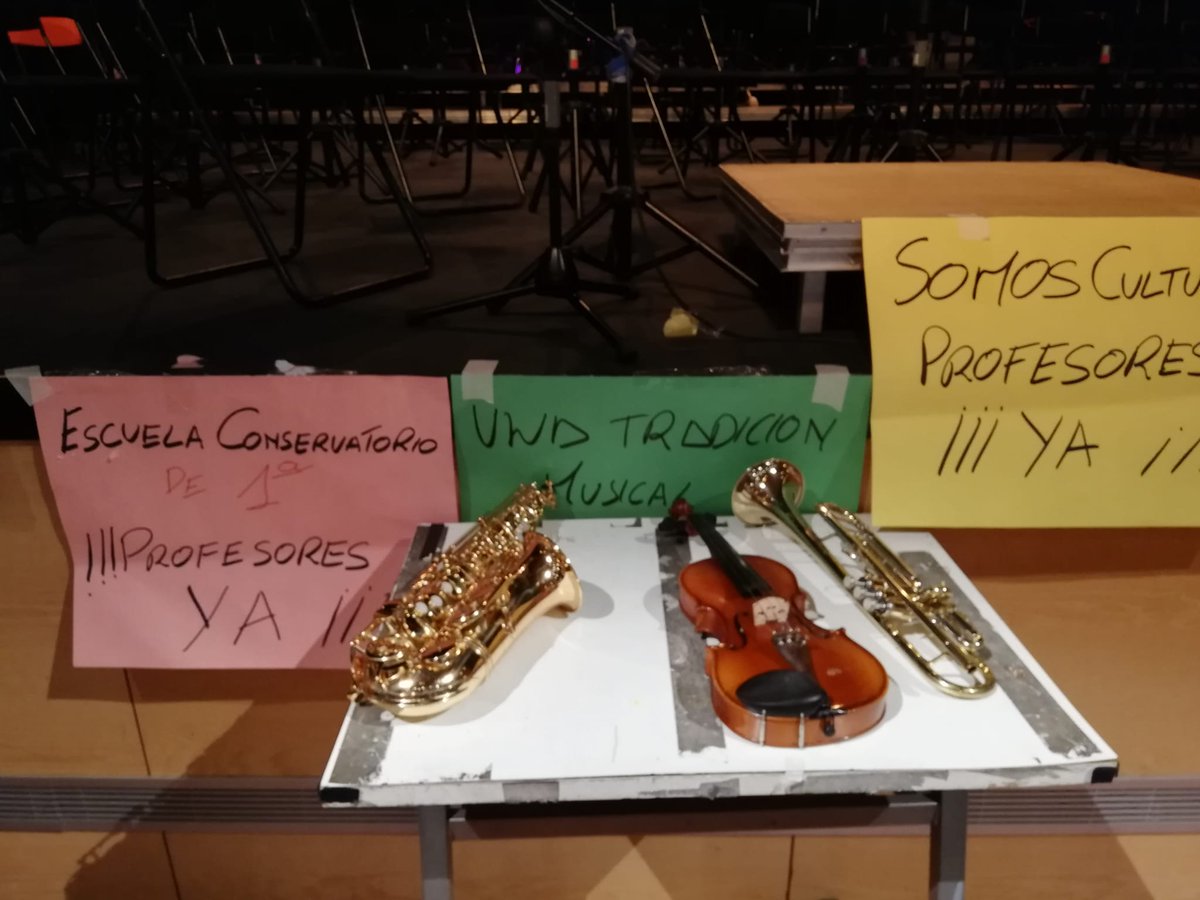 Lau_004's tweet photo. @SantiagLlorente @Evaestaporaqui @AytoLeganes 
Seguimos a la espera de la contratación de profesores
VIOLA
TROMPETA
SAXO
#NohaysolucionesSINPROFESORES
#Queremoshechos
#EvaResponsable
@AmpaEM_MRS https://t.co/E1mbCpgYcX