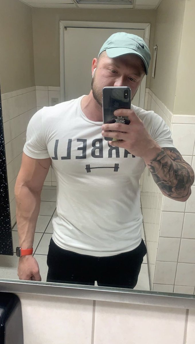 alphadev6's tweet image. Dominant! The only thing I know how to be. #findom #cashmaster #king #alpha #dominant #cashslave #paypig