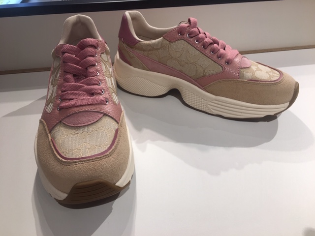 Prizmoutlets's tweet photo. @Coach has style to offer for any occasion. https://t.co/ai6S435DXh
