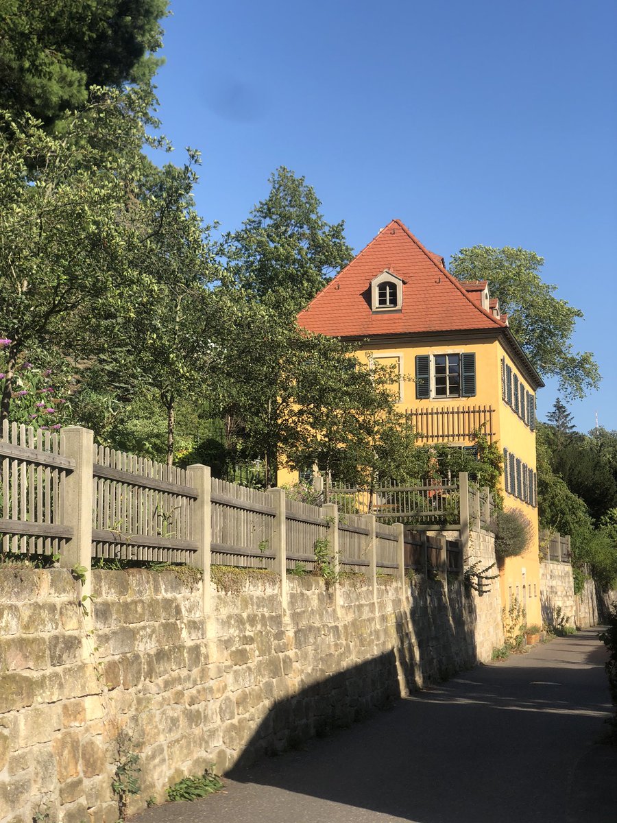 Hochtouren's tweet photo. #Dresden #Loschwitz #Körnerhaus heute - in Körners Sommerhaus am Fuße des Elbhangs entstand u.a. Schillers Don Carlos; manchmal war Schiller aber genervt vom Lärm der #Waschweiber“ an der Elbe siehe sein Gedicht „Der Teufel soll die Dichterei beim Hemderwaschen holen" https://t.co/WK4JuwgMWn
