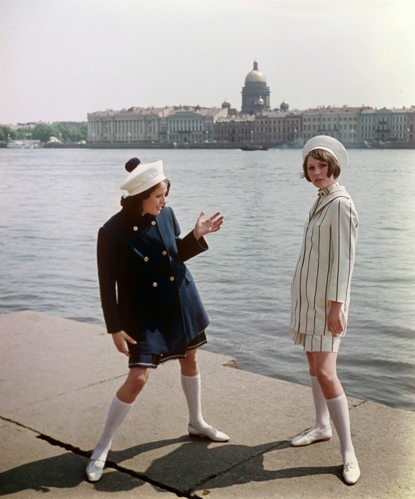 No, what Soviet Woman really wanted was a beret! French style or Basque style, it didn't matter. What mattered was paring it with a well cut blazer and a knee length skirt.