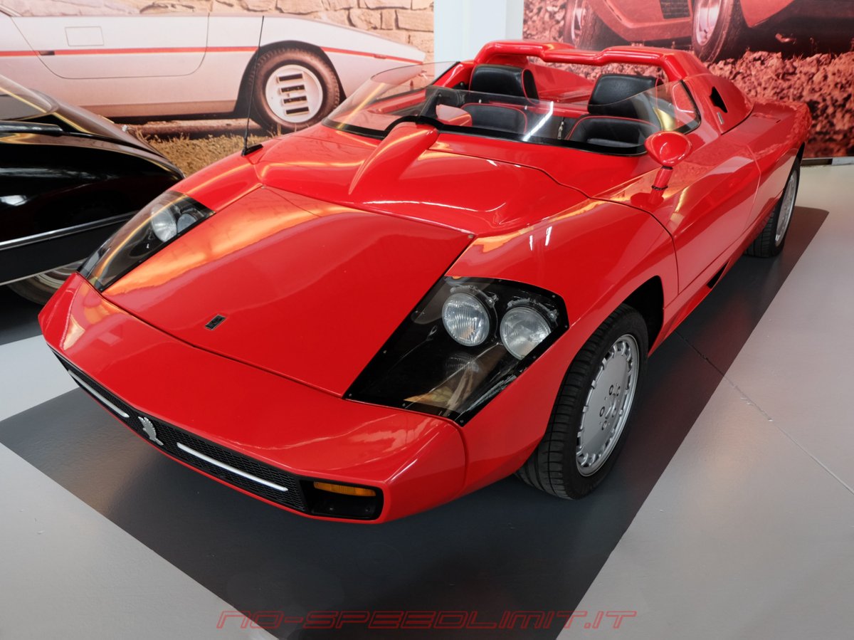 NoSpeedLimit_it's tweet photo. 1989 #Isdera #Isdera036i #Isdera036iSpyder 2962 cc #straightsix #exoticcar #madeingermany https://t.co/XSDBNxEG5d