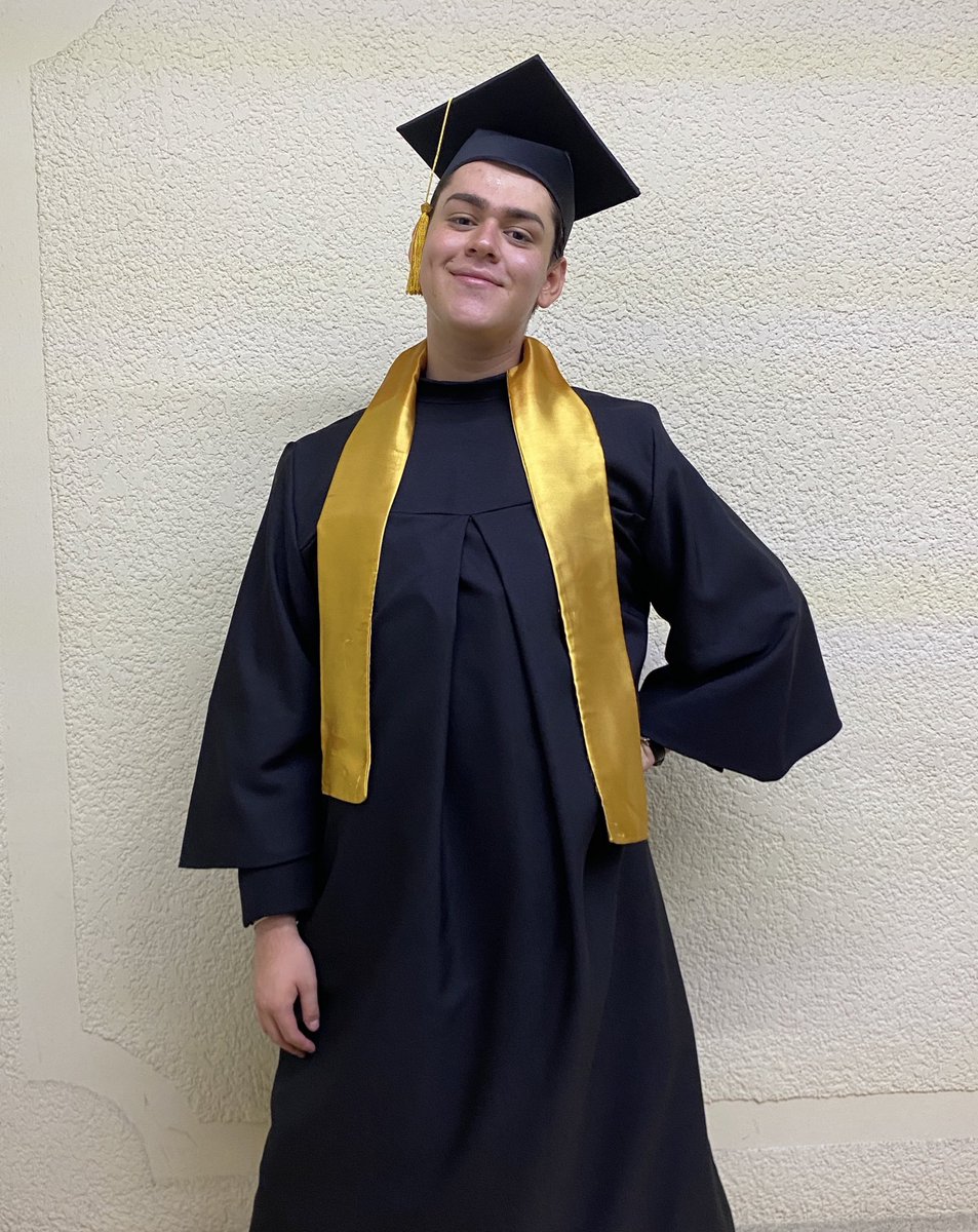 angelmagdalenoH's tweet photo. #justgraduate Me siento muy feliz!! https://t.co/pkPmdTVv0O