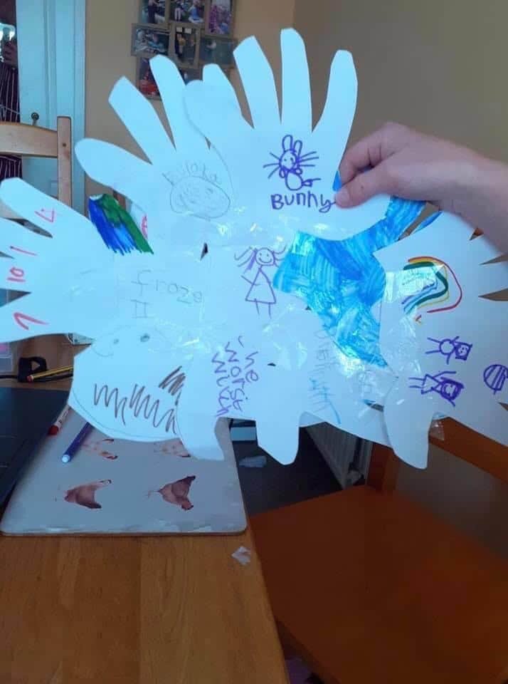 GirlguidingWYS's tweet photo. 119th Huddersfield Rainbows have been making these hedgehogs for the “This is me” part of feel good stage 1! #crafts #virtualguiding @GuidingMembers 🧑‍🎨🎨 https://t.co/eMRecOYZxg