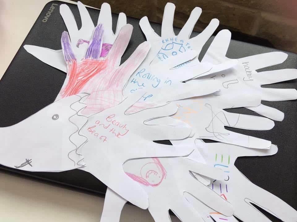 GirlguidingWYS's tweet photo. 119th Huddersfield Rainbows have been making these hedgehogs for the “This is me” part of feel good stage 1! #crafts #virtualguiding @GuidingMembers 🧑‍🎨🎨 https://t.co/eMRecOYZxg