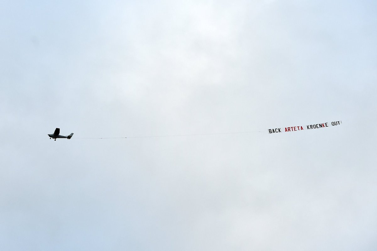 paddypower's tweet photo. Arsenal fans flying this plane and banner over Villa Park. 

Definitely paid for that before beating Liverpool and City. https://t.co/x5NL1JyR3E