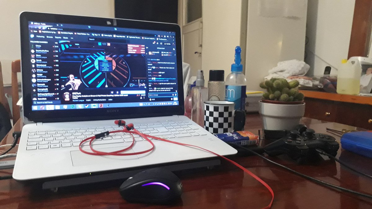 DenizOzii_RL's tweet photo. #SRZSetup The only cool thing here is @inca_gaming wireless mouse.

@ LIVINGROOM https://t.co/VsgWDE8HjH