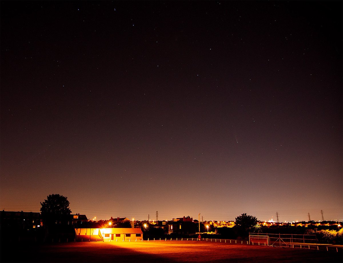 groovyf's tweet image. Comet NEOWISE trying its best to shine bright for us despite Leeds’ light pollution #NEOWISE
