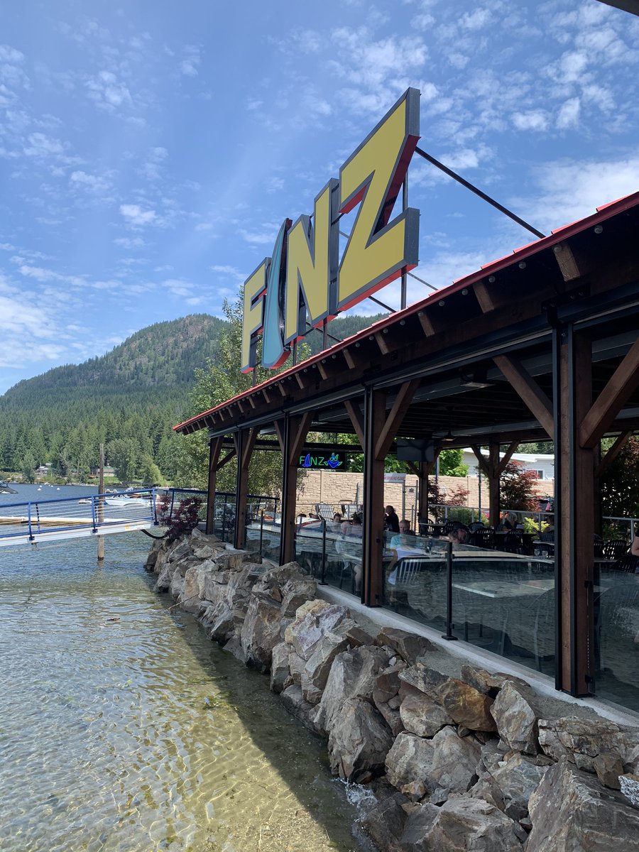 SunCruiserBoat's tweet photo. Who say’s Rad Power Bikes are only good on RV’s? They work perfectly on the Houseboat too! Go a little further with your toys and exploring. #radpowerbikes #shuswap #shuswaplake #shuswaplife https://t.co/NNlR22O35l