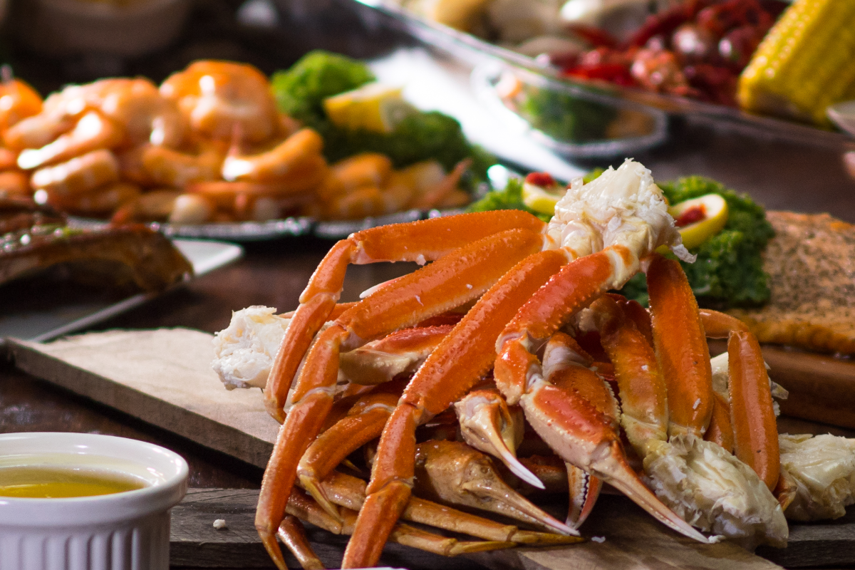 captain_georges's tweet photo. Looking for a restaurant that the whole family will agree on? With our wide selection of surf and turf dishes, Captain George's is sure to please!  #captaingeorges #virginiabeach #vbfinedining #killdevilhills #kdhfinedining #williamsburg #myrtlebeach #mbfinedining https://t.co/5V4NFR2M8a