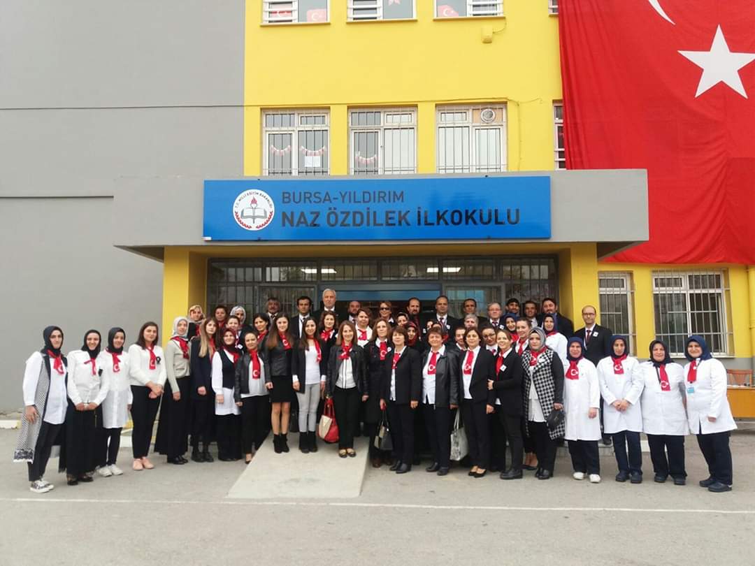 Naz Özdilek İlkokulu Ekibi !