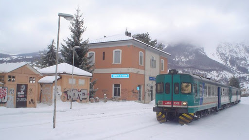 1/ During the "lesson from Europe/Japan" session of  #ModernRail2020 (un)conference we briefly debated the uncertain destiny of secondary rail linesto follow up, here is a thread about the parallel stories of local railways' closures in shrinking rural regions in Italy and Japan
