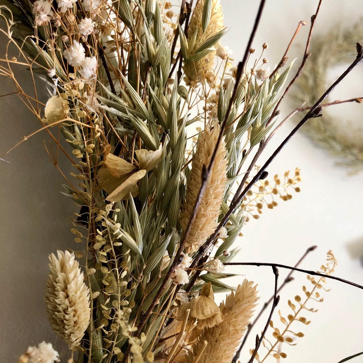 handpickedlocal's tweet photo. @cslaterflowers isn't just a marvel with fresh flowers, she can also create some stunning displays with twigs, grasses and dried blooms #askfordetails 07894 658898
#wetherbyhour #supportinglocal https://t.co/nQJpBPGLnM