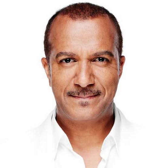 Pascal Légitimus es actor, director y escritor francés. Conocido por el icónico grupo de comedia 'Les Inconnus'. Ha protagonizado películas, series de tv y obras de teatro.  
Sus Stand Up son un éxito total en Francia y Reino Unido.