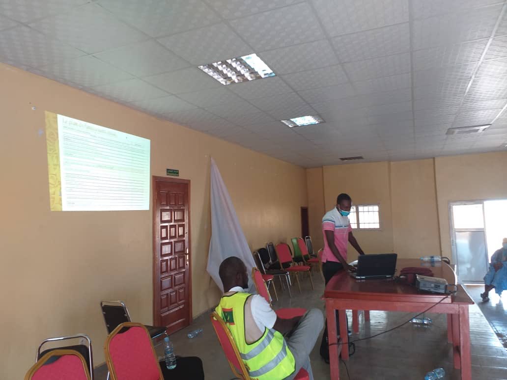 IlabJccm's tweet photo. Nos collègues Moustapha et Desry prennent part à la visite du Ministre @TalebSidAhmedMr dans les Hodhs afin de poursuivre le processus de sélection des équipes. Après la session des pitchs, une formation a été organisée pour les 30 équipes présélectionnées.
#MonProjetMonAvenir https://t.co/GIamf4qrCs