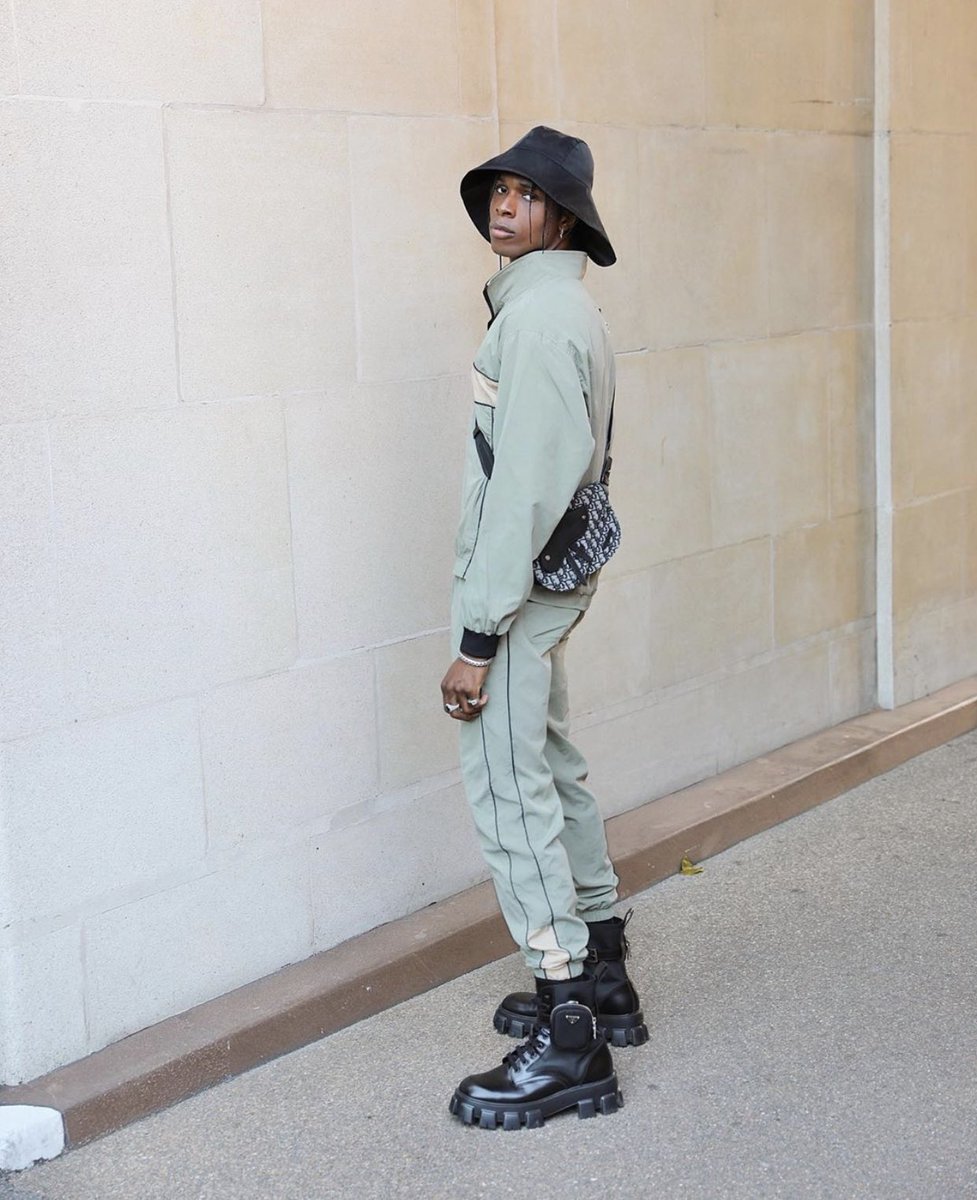 StreetFashion01's tweet photo. Every one of these outfits HIT🖤 https://t.co/n9rWgGic54