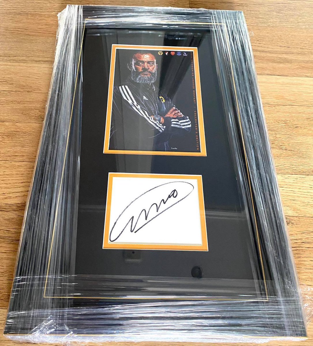 signedwolves's tweet image. BRAND NEW // NUNO ESPÍRITO SANTO
**Special Restart Edition**

Hand signed 13 x 21” presentation - framed &amp;amp; mounted by the official framers of Wolves F.C!⚽️

Only £94.99!
Delivery or collection available.

🐺

#WWFC #WolvesFC #Wolves #WolverhamptonWanderers #WolvesAyWe #Nuno