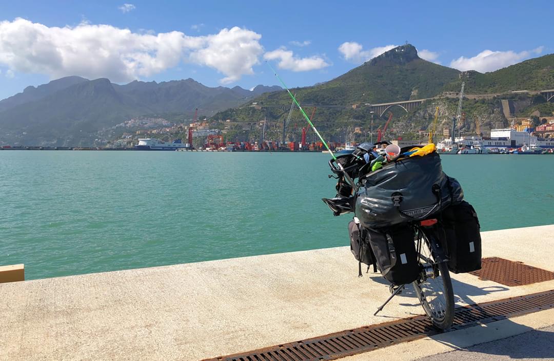 BikeReviewsHub's tweet photo. Back when I was in Italy, sitting on the dock of the bay, watching the tide, roll away. I was sitting on the dock of the bay wasting time catching sweet FA :) https://t.co/8I5eOqku2B