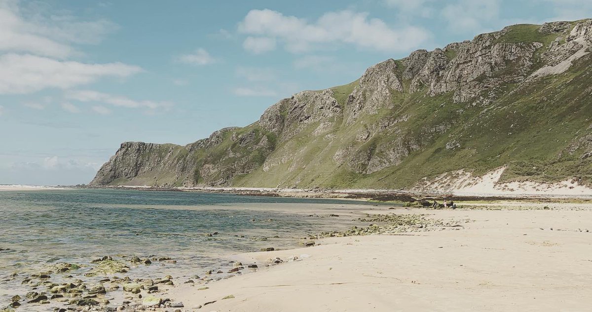 PhilipJReynolds's tweet photo. Is there any wonder #Ireland is a film directors dream. #donegal 💚🔥#fivefingerstrand https://t.co/3XAdiMySAx