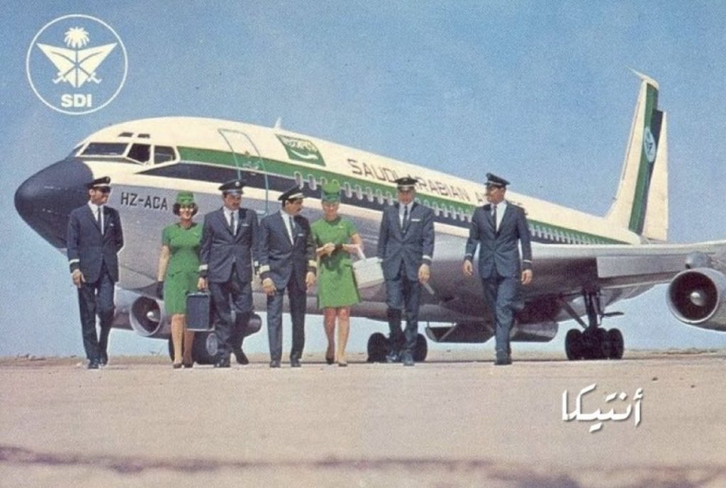 فرضت العباية والنقاب علينا كاسلوب حياة وفالحقيقة هي مجرد خرافة من عصور قديمة مجرد لبس تركي قديم حتى جداداتنا وحتى عهد النبي ماعاشوا اللي نعيشه كان عندهم حرية فاللبس أكثر منا