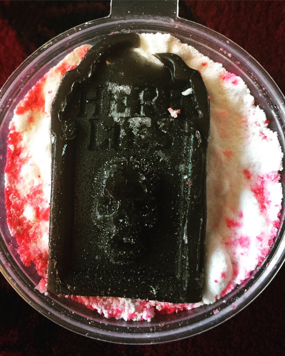 hann0ir's tweet photo. another hexbomb 💖 this one is Persephone and it comes with a lil soap #hexbomb https://t.co/1KG6piwjC0