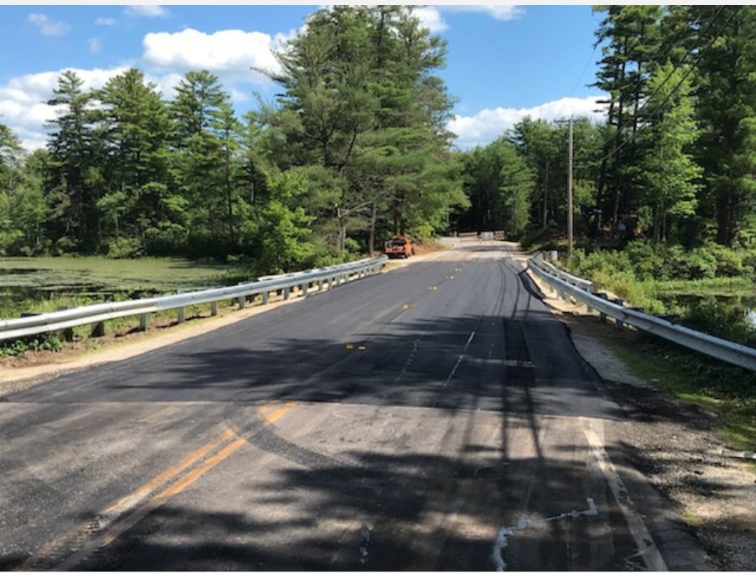 NewHampshireDOT's tweet photo. Hey NH.
Be Advised: NH Route 107 at Freeses Pond in Deerfield is reopened.
#proudtobenhdot
#nhbridges
#nh107 https://t.co/MMfST5CpKc