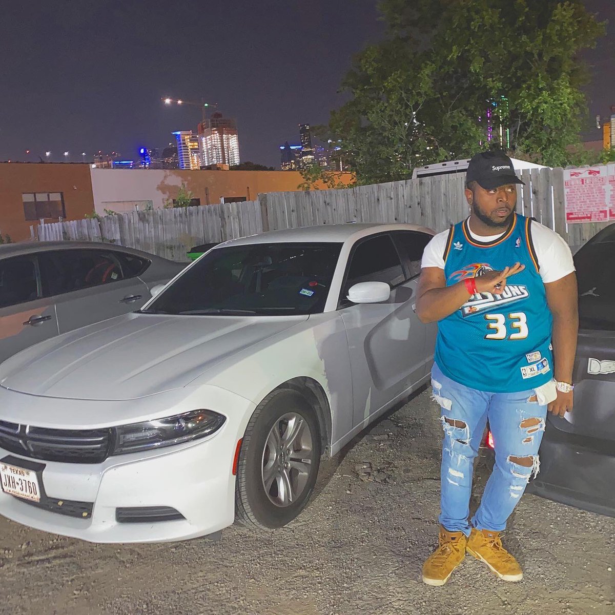 shaeflava's tweet photo. Live broke.. die rich 🤷🏾‍♂️. https://t.co/mvGM0EvhZP