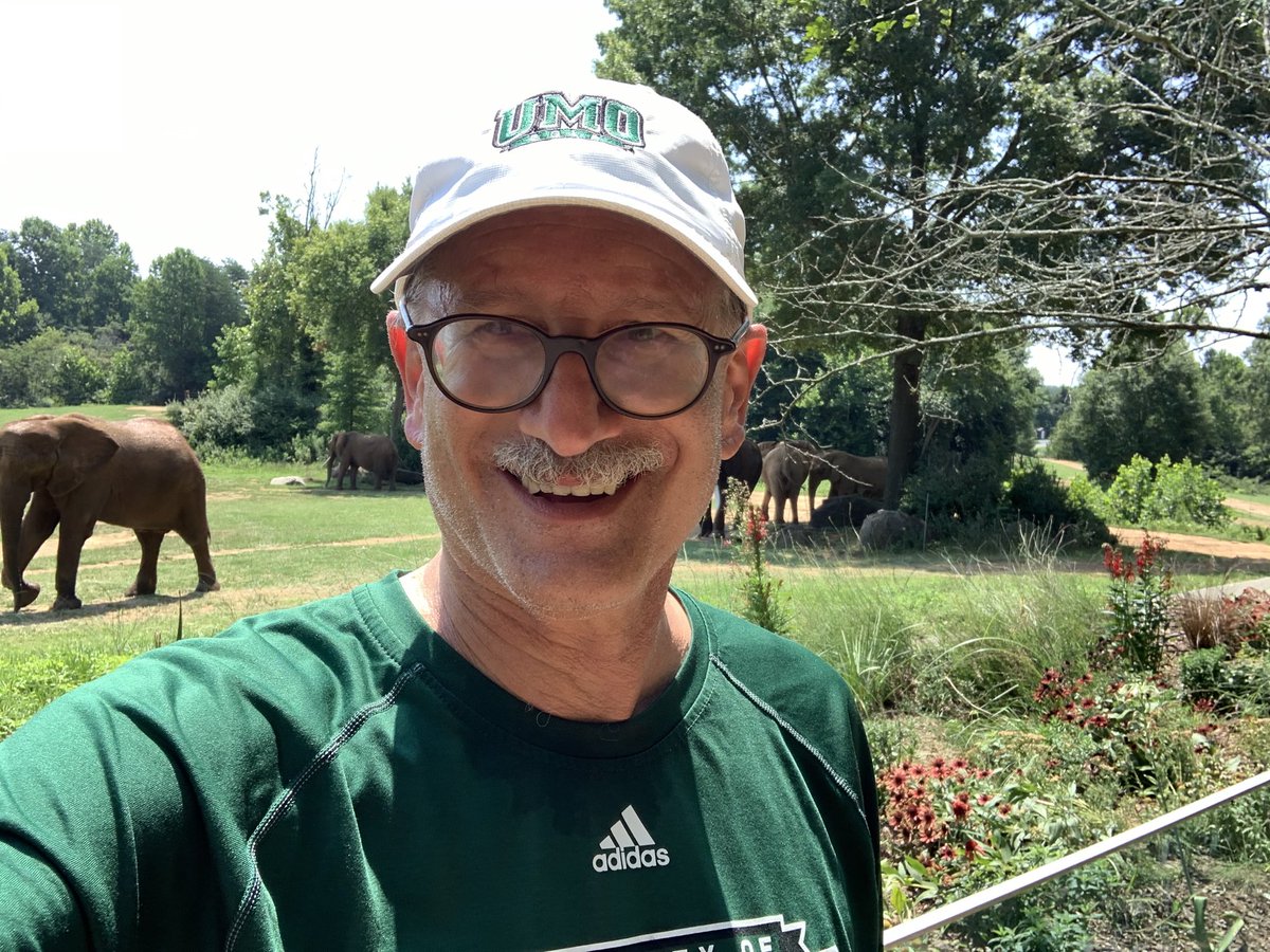 JeffreyMEisen's tweet photo. #TrojanTuesday at the NC Zoo. #TrojanGreen #GDTBAT https://t.co/FMieEwtrpU