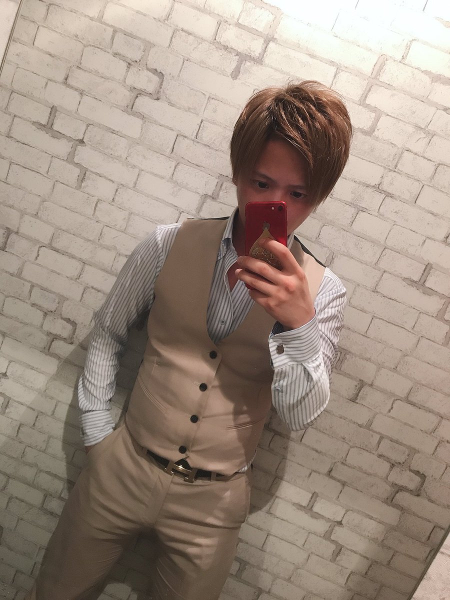 Amitiix09's tweet photo. 偉大な先輩から
頂いたスーツ🙈🙈🙈

気に入っております😝 https://t.co/aetPpHNUps
