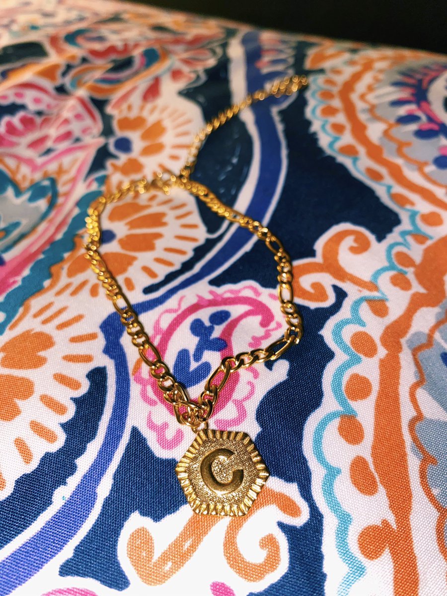 rakil_'s tweet photo. david got me his initial on an anklet &amp; i’m in love 😍 https://t.co/eE6X9fySNw