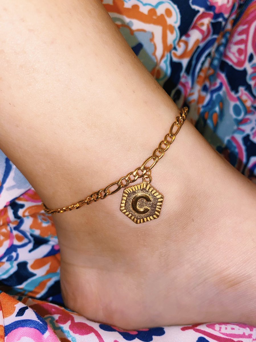 rakil_'s tweet photo. david got me his initial on an anklet &amp; i’m in love 😍 https://t.co/eE6X9fySNw