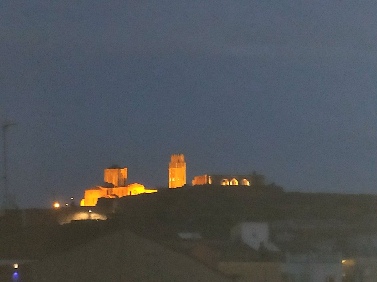 emuaj89's tweet photo. Soparet de Cumple... amb aquestes boniques festes.#Els31 #Confi31 #Lleida https://t.co/SnnrPTXEnw