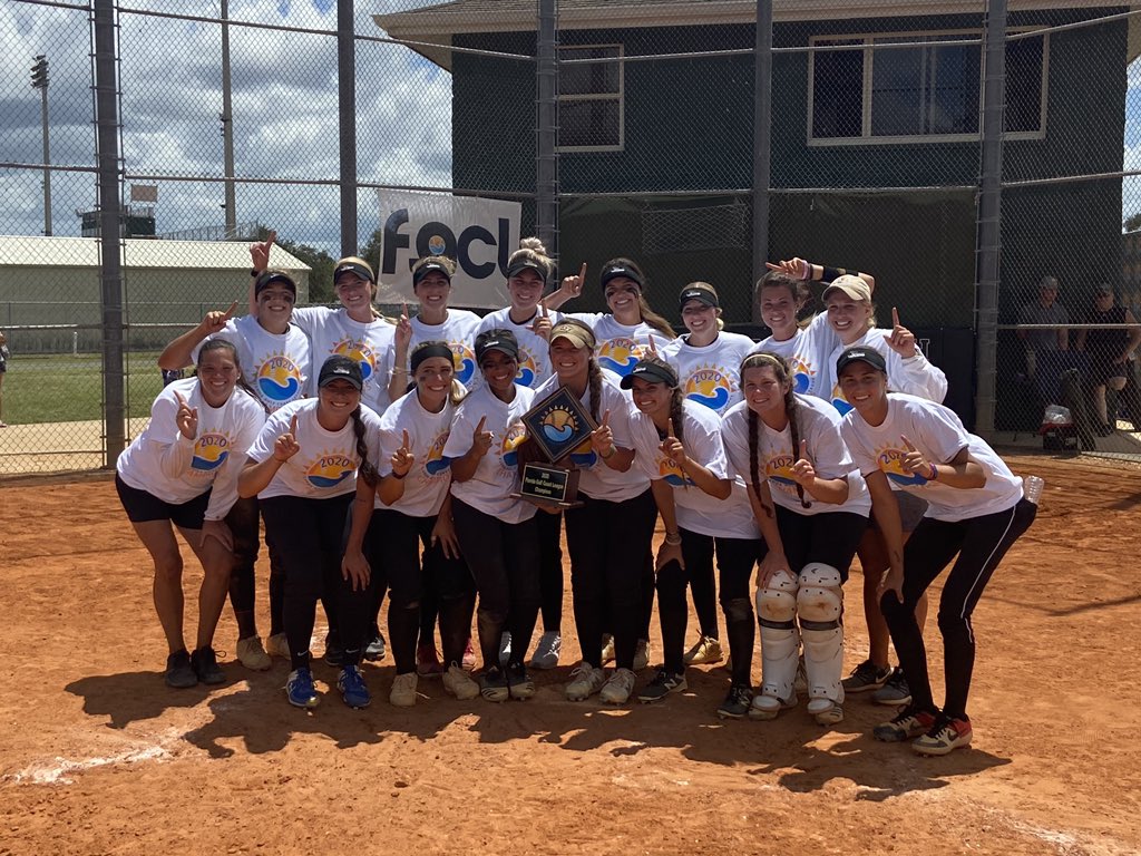 SO PROUD OF THESE GIRLS <a href="/River_MocSB/">Myakka City RiverMocs</a> 💚💚💚