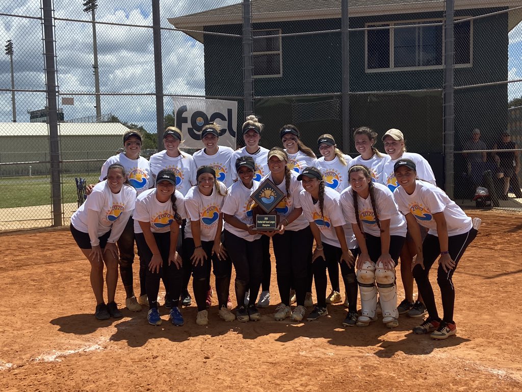MichaelaTransue's tweet photo. SO PROUD OF THESE GIRLS @River_MocSB 💚💚💚 https://t.co/6aWr7vUlvy