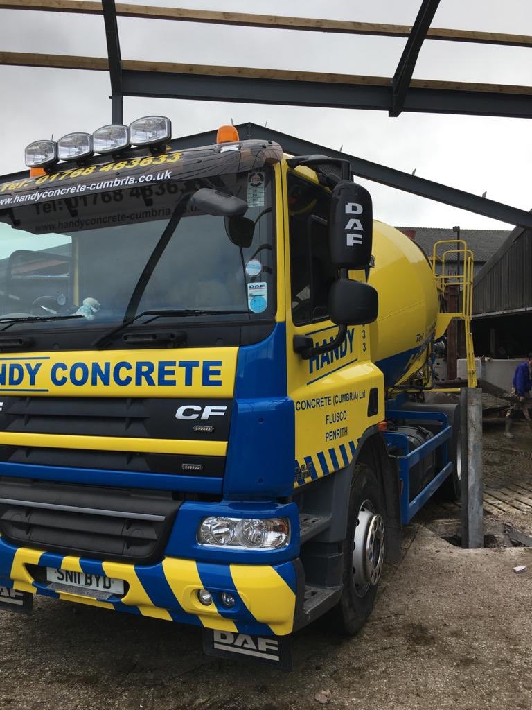 HandyConcrete's tweet photo. Our 4m3 trucks are very versatile as they all have air suspension which enables them to get in places that others can’t! A low building with some very tight access issues, no problem to this little beauty
#concrete #teamhandy #specialistvehicle #cumbria https://t.co/f53vyXbrM1