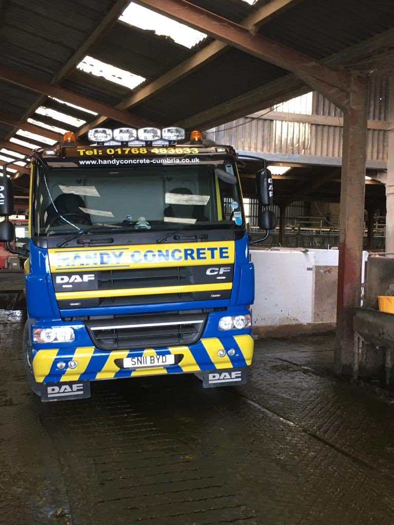 HandyConcrete's tweet photo. Our 4m3 trucks are very versatile as they all have air suspension which enables them to get in places that others can’t! A low building with some very tight access issues, no problem to this little beauty
#concrete #teamhandy #specialistvehicle #cumbria https://t.co/f53vyXbrM1