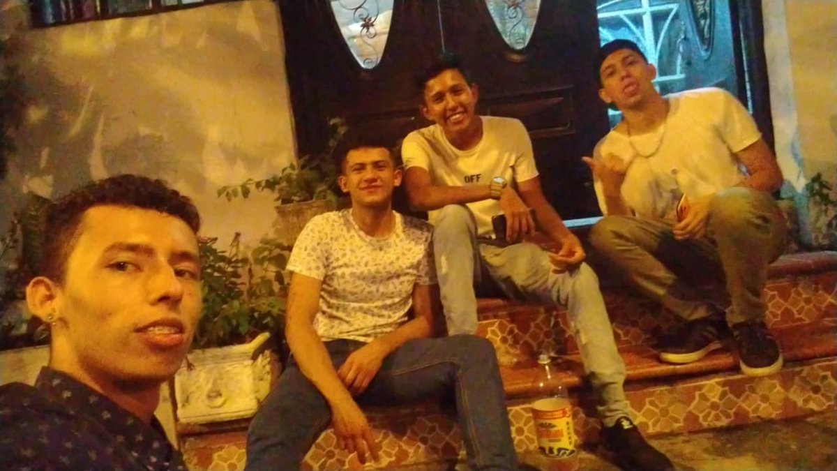 Victor_P97's tweet photo. Ah pesar de las sircustancias, la amistad perdura😎 https://t.co/n0KGYy3ond