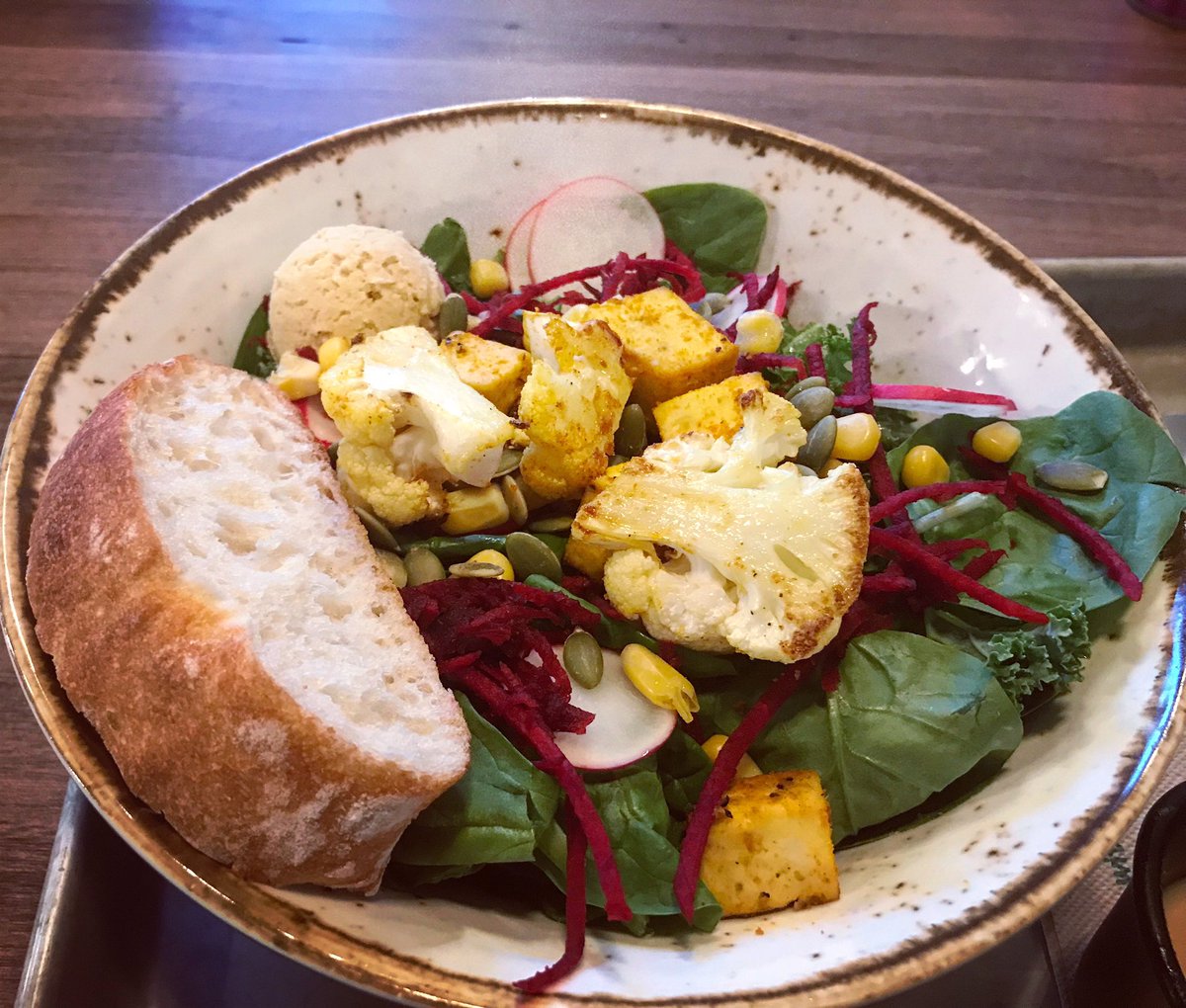 Carptorlocal's tweet photo. A #healthy and #delicious #veggie bowl! #yummy #tasty #salad #tofu #roasted #cauliflower #fresh #hummus #vegan #plantbased #eatlocal #localfood #supportlocal https://t.co/OSb6JK5wnK
