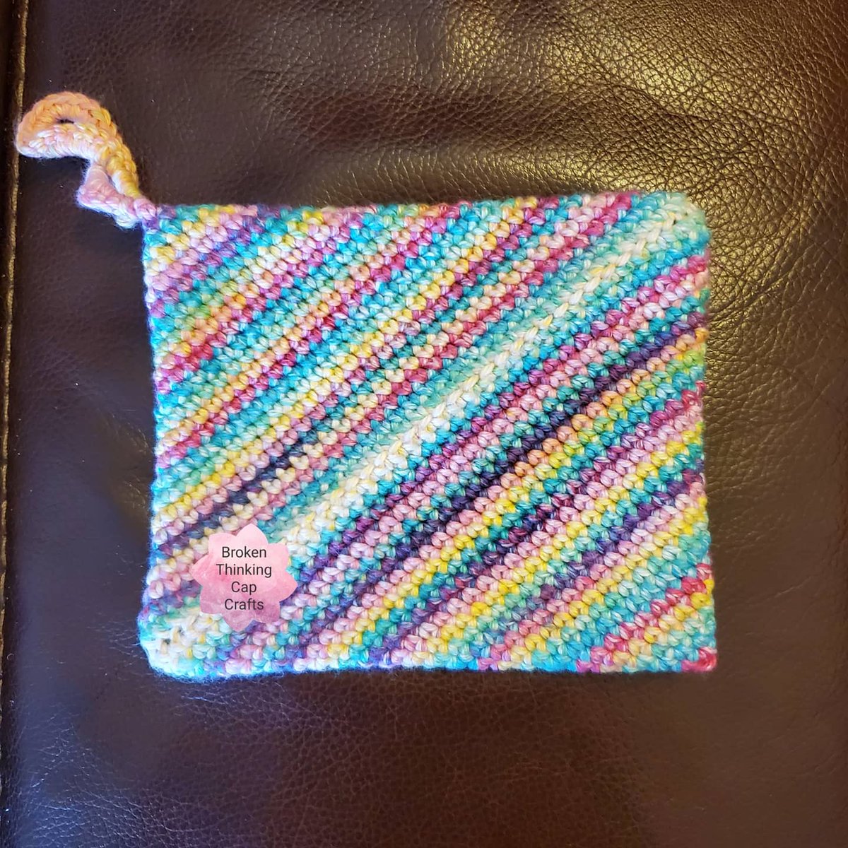 BTCCrafts's tweet photo. Kitchen stuff. Same yarn for both 🥰🥰 #brokenthinkingcapcrafts #btccrafts #smallbusiness #funyarn #handmade #gifts #crochet #potholder #yarningisfun #prettycolors https://t.co/Vu8BxKfSFe