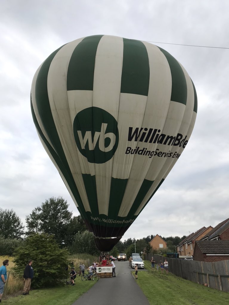 NDBalloonClub's tweet photo. Thanks for the warm welcome and helping hands #Ravenshead!  Lovely soft landing tonight in a field near the sports centre and a hop over the barbed wire fence into the road. We’ll drop in again some time! #nottingham #Nottinghamshire https://t.co/2B0YA2knkN