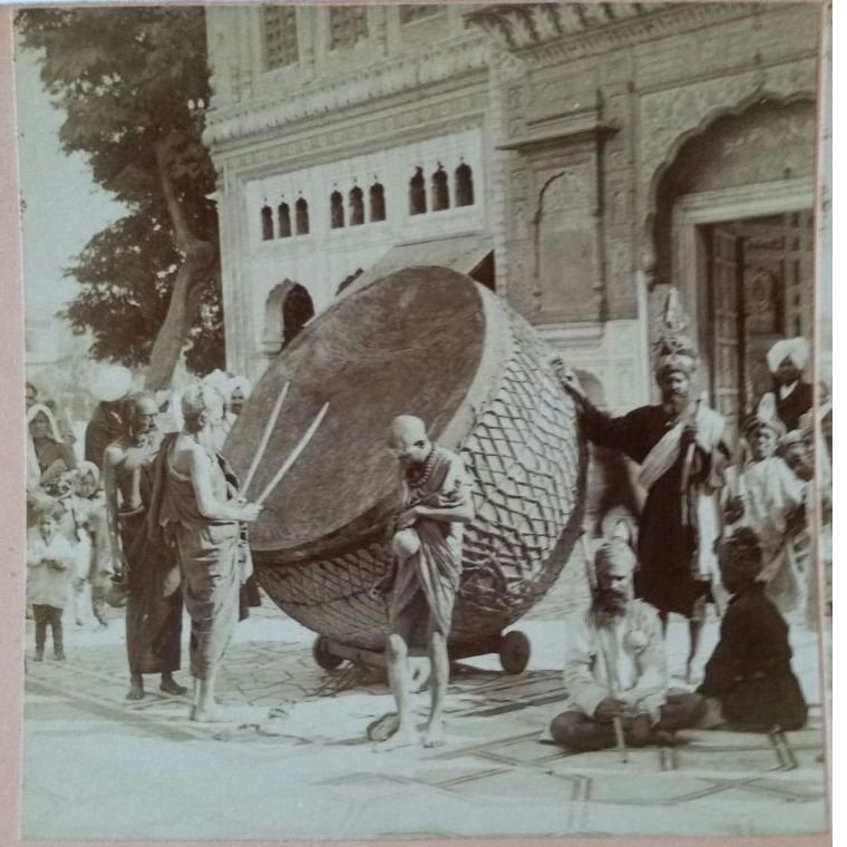 Ambasingh8wal's tweet photo. "A long time ago in a land far far away"
#harimandar #nagara #nihangs #udassi #sangat https://t.co/I20FHyIJG6