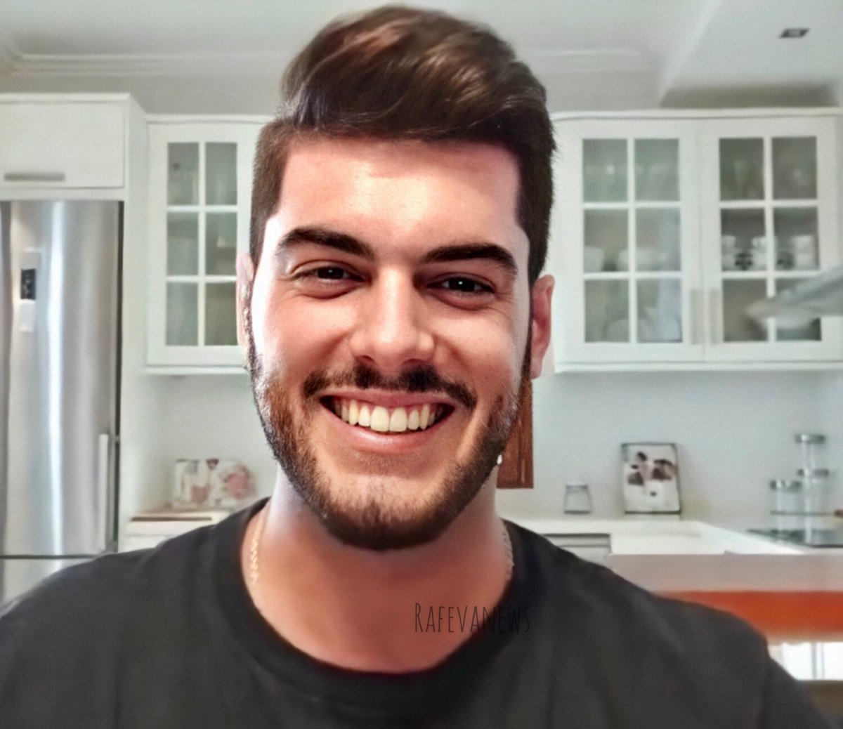 RafevaNews's tweet photo. 📸 Rafa en la entrevista de esta tarde.
¡Tiene nuevo LOOK!🥰 #RafaRomera #RafaR #OT2020 https://t.co/NQWzjDZqxp
