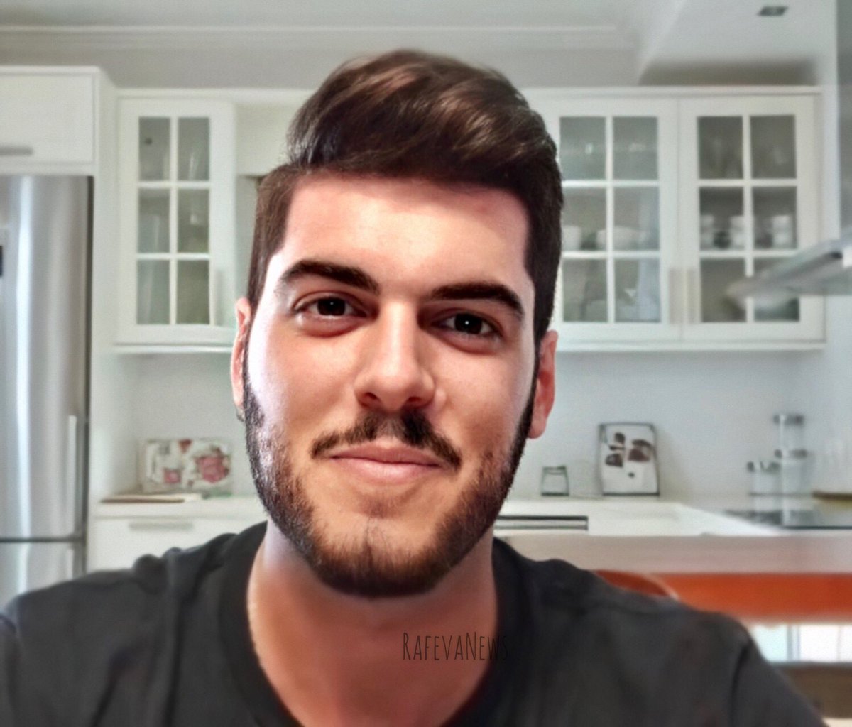 RafevaNews's tweet photo. 📸 Rafa en la entrevista de esta tarde.
¡Tiene nuevo LOOK!🥰 #RafaRomera #RafaR #OT2020 https://t.co/NQWzjDZqxp