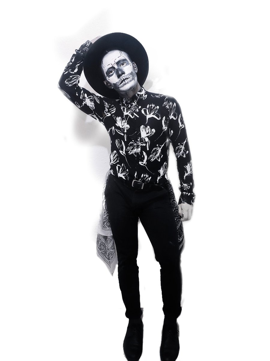 anngelopop's tweet photo. No one's gonna take my soul away💀🤍🖤👑
#LIFEIMITATESART
#reyangelo #bioking #dragking #dragboy #dragkingmexico #makeupartist #dragqueen #dragkings #gay #dragméxico #draglife #bocetos #lgbt #gayboy #beproud #sexygay #menstyle #fashion #blackandwhite #calavera #diademuertos https://t.co/KgxhNbHzF2