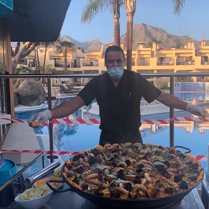 SunBean_Adeje's tweet image. #Socially #Distanced #Paella with #TableService as requested by our #Belgian #Members &amp;amp; #Owners to celebrate #BelgianNationalDay  at #SunBean #RoyalSunsetBeachClub @LauraG_RM @MinervaRSB @EmmaJrsb @NereidaRSB @JesusG_RSBC @Marga_RSBC @Ruth_RSBC @TamponiRita @Jesusmanuel1975 🥘