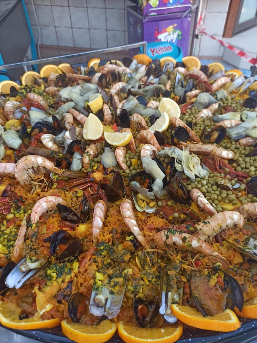 SunBean_Adeje's tweet image. #Socially #Distanced #Paella with #TableService as requested by our #Belgian #Members &amp;amp; #Owners to celebrate #BelgianNationalDay  at #SunBean #RoyalSunsetBeachClub @LauraG_RM @MinervaRSB @EmmaJrsb @NereidaRSB @JesusG_RSBC @Marga_RSBC @Ruth_RSBC @TamponiRita @Jesusmanuel1975 🥘