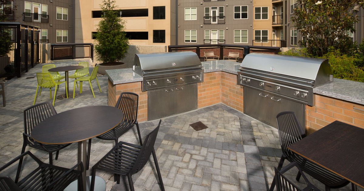 TheTerano's tweet photo. It's grilling season 🌭 🌽 🍔 https://t.co/euSJnfJ8RI